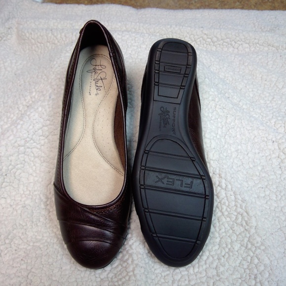 lifestride soft system black flats